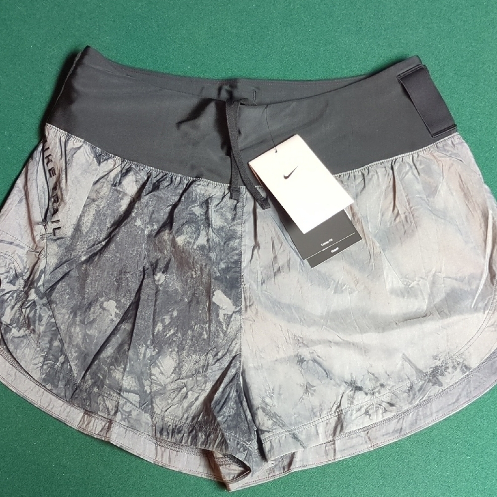 Nike Women's Silver and Black Reflective Trail Running Shorts - Picture 11 of 12